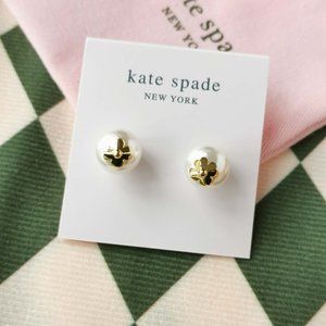 Kate Spade Pearls On Pearls Flower Stud Earrings Gold White. Comes with dust bag